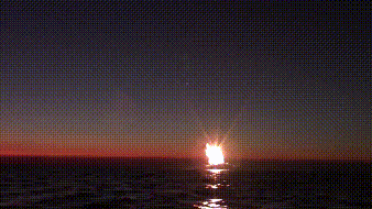 俄军口径导弹海上4枚连射画面曝光（俄罗斯发射四枚潜射导弹）_https://www.whai.cc_行业资讯_第1张