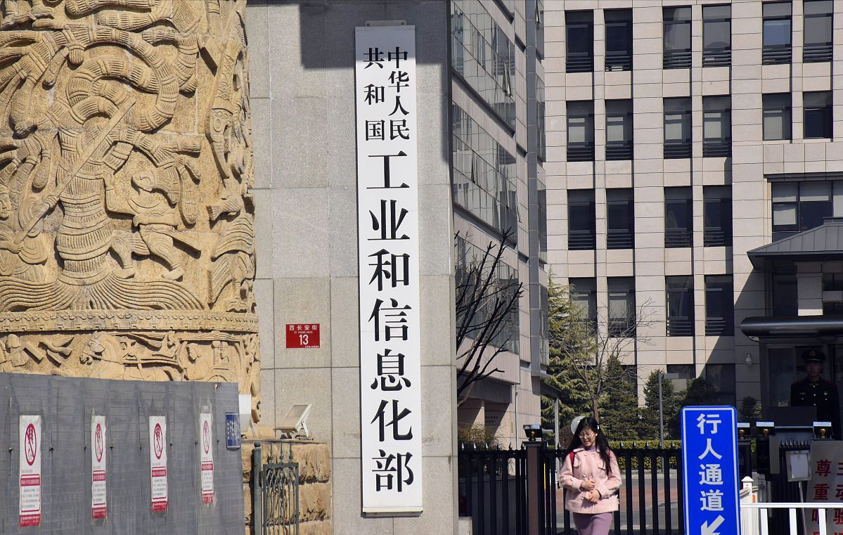 “中国芯”传来两个好消息，技术突破5nm，成功打破垄断