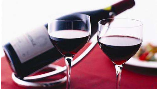 上海松江警方破获假冒知名注册商标红酒案2万余瓶