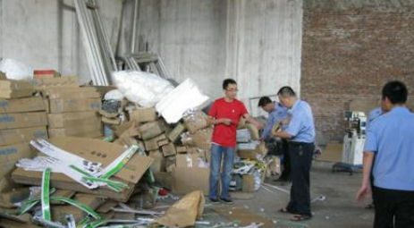 网购名牌硒鼓买成“防伪”商标 厂房内藏制假窝